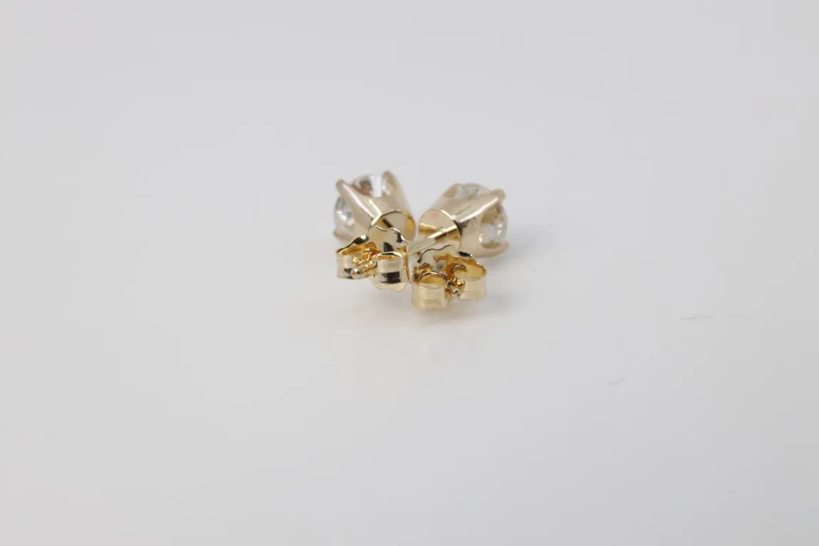 14k Yellow Gold 0.80ctw Diamond Stud Earrings (0.90g.)