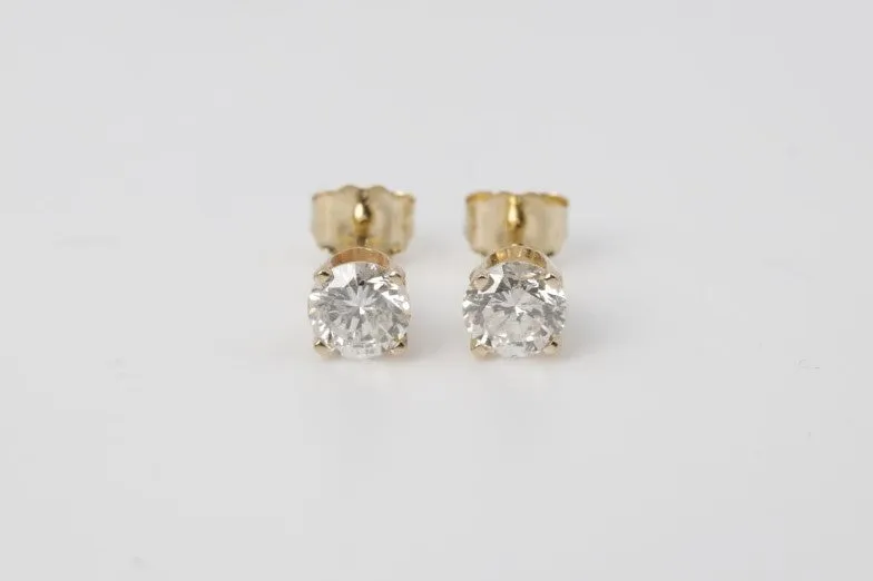 14k Yellow Gold 0.80ctw Diamond Stud Earrings (0.90g.)