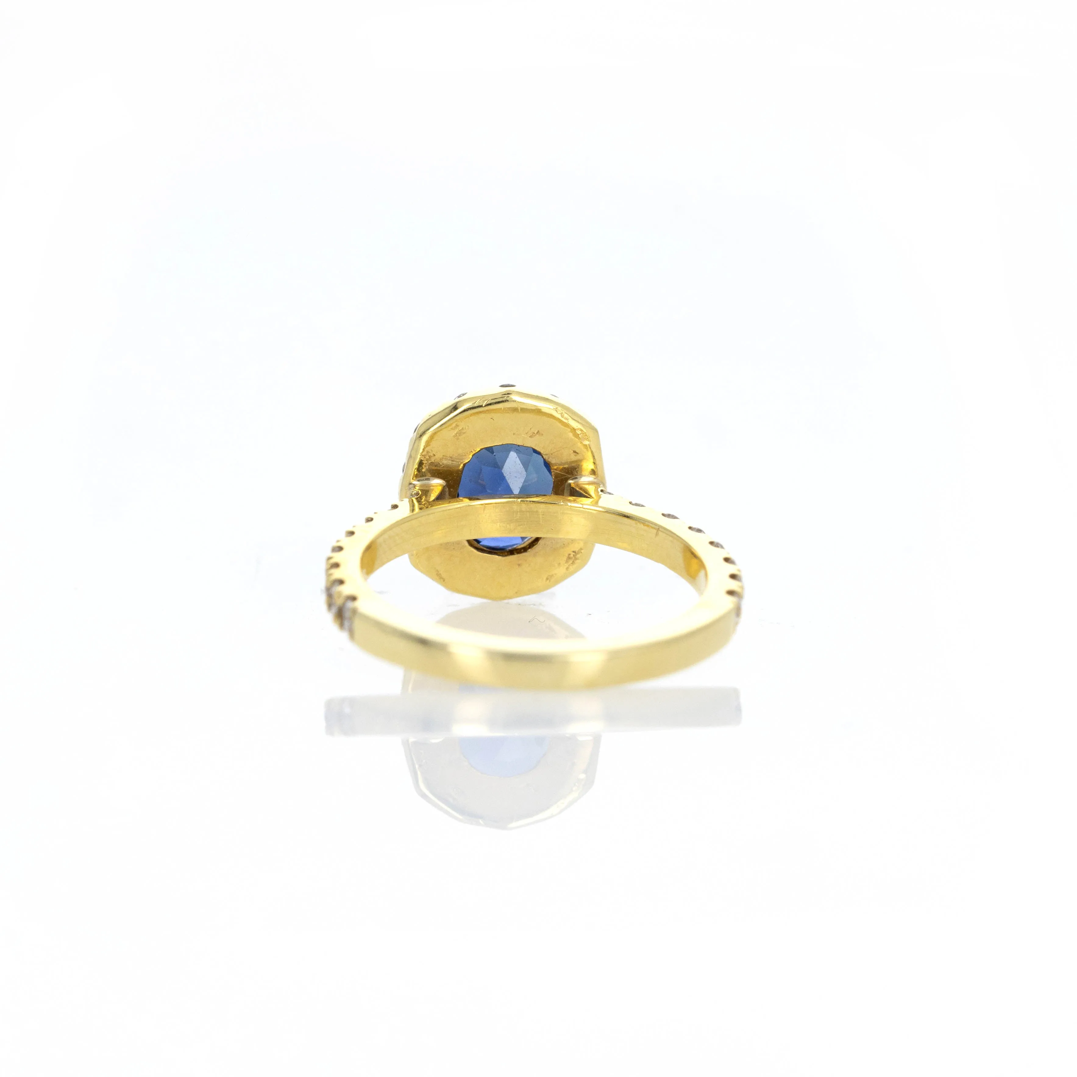 18K Yellow Gold AGL Certified 1.74 Carat Burma Sapphire and Diamond Ring