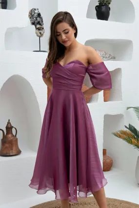 Abito magenta svasato midi in organza con scollo a cuore e maniche cadenti