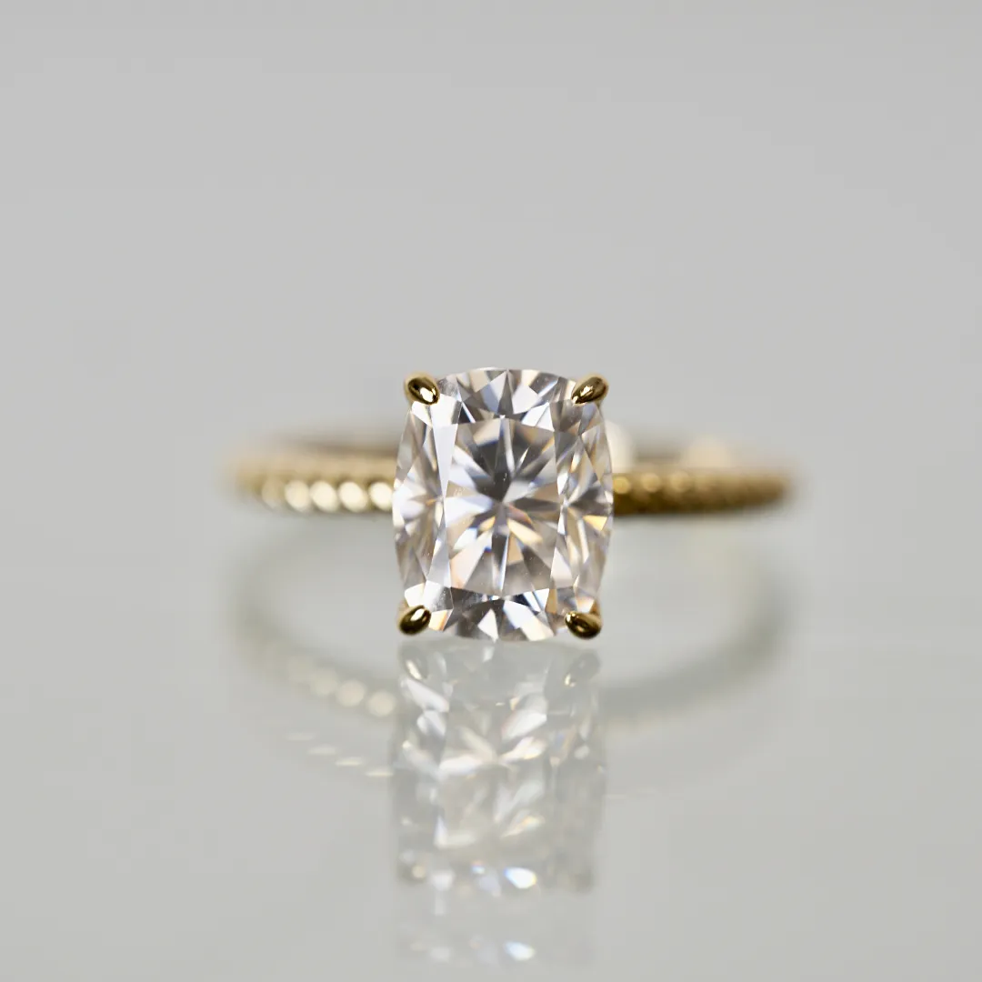 AMAYA MOISSANITE RING