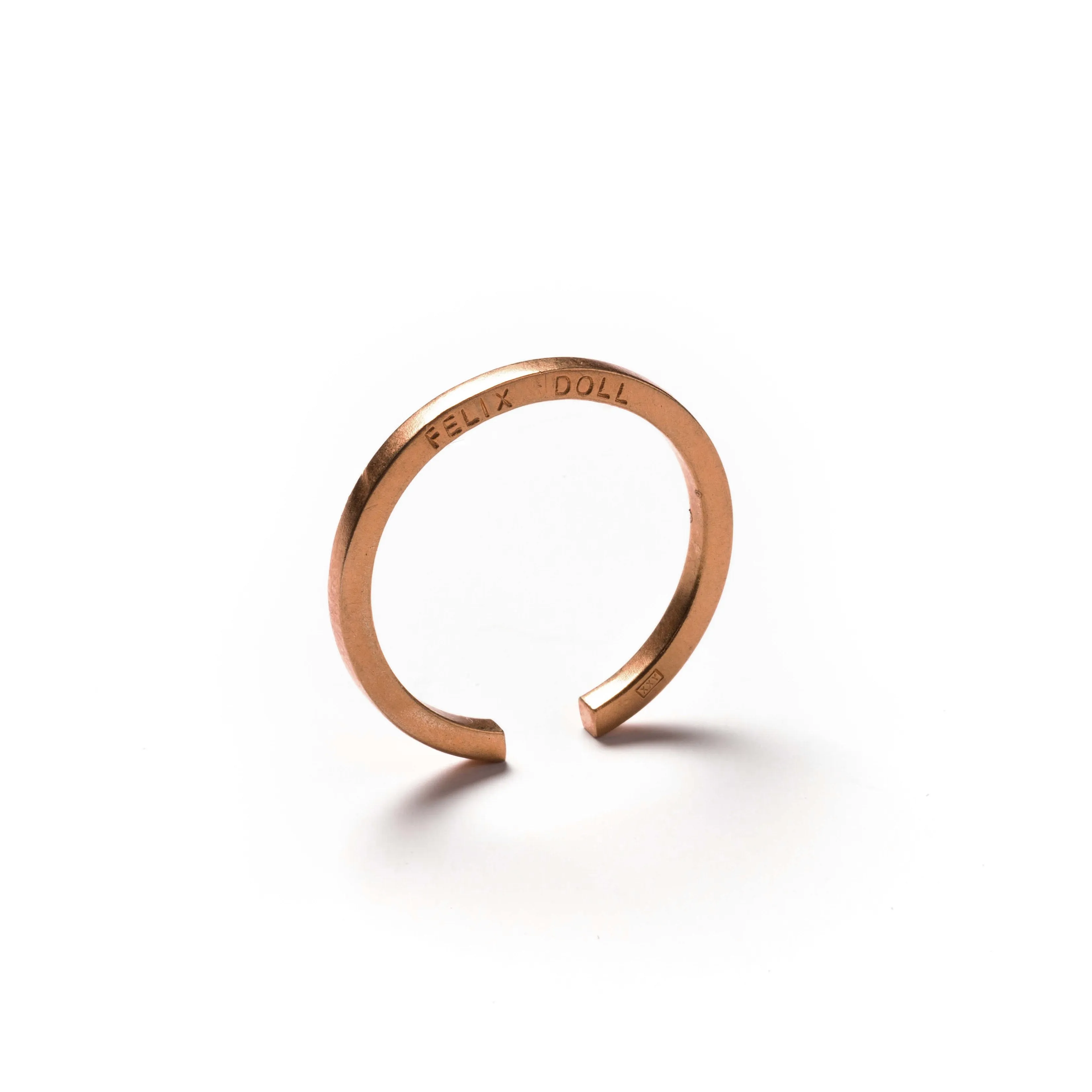 B 217 - Slim Round Ring