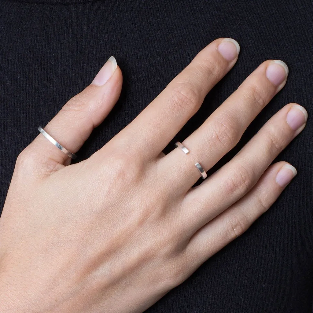 B 217 - Slim Round Ring