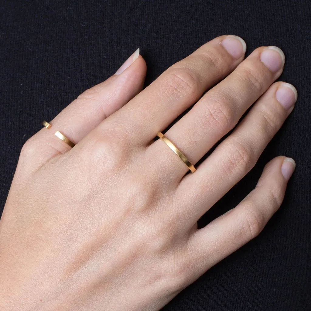 B 217 - Slim Round Ring