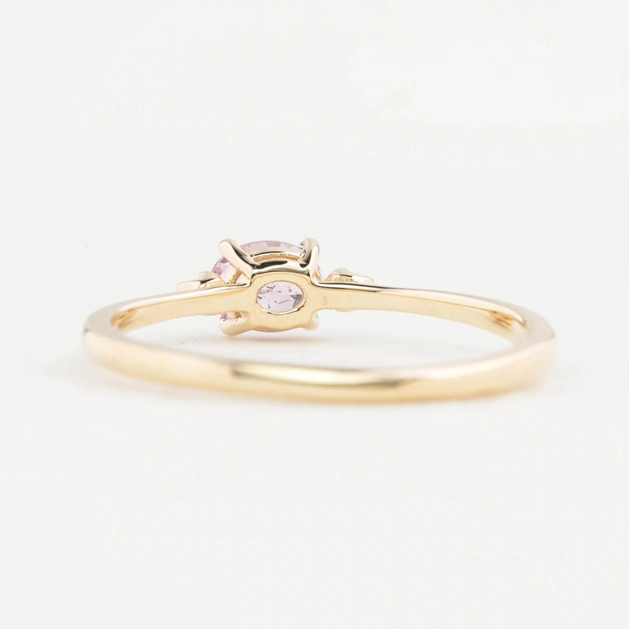 Emilie Ring 5mm 0.45ct Light pink Umba Sapphire 14K Yellow Gold