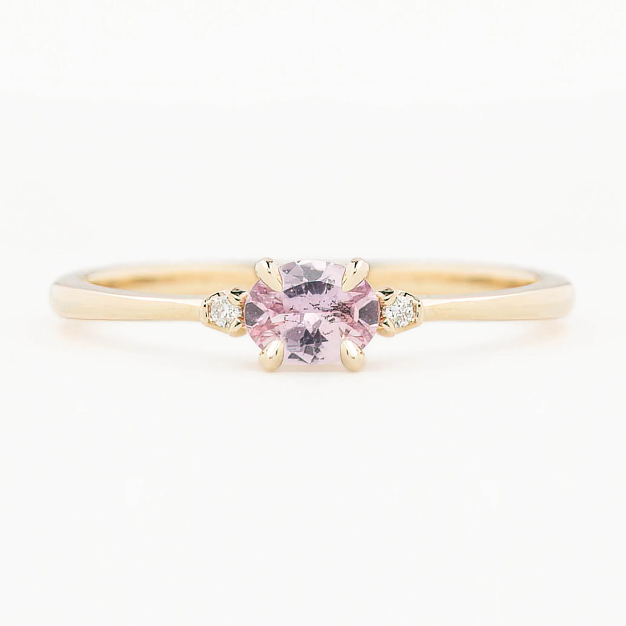 Emilie Ring 5mm 0.45ct Light pink Umba Sapphire 14K Yellow Gold