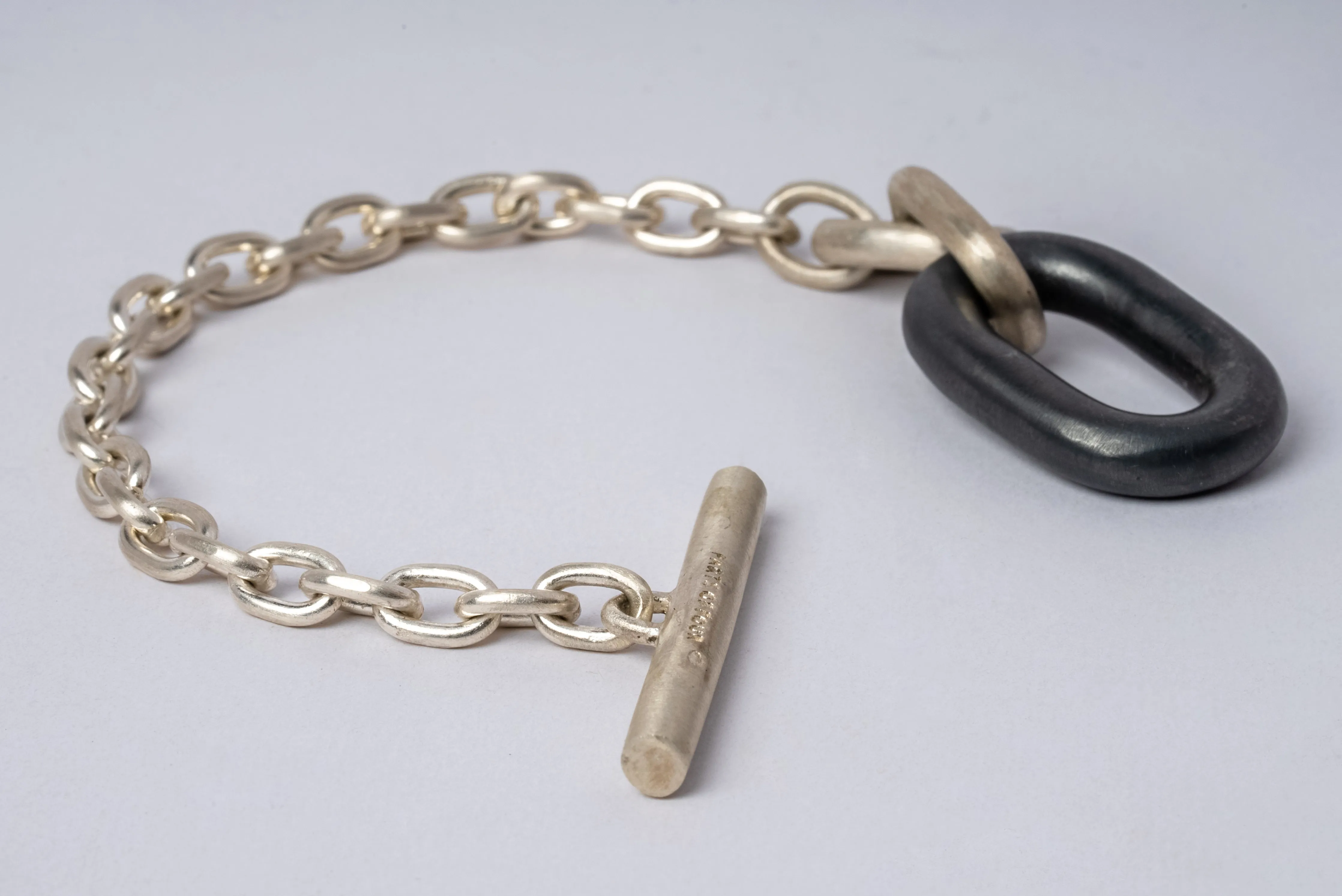 Single Link Toggle Bracelet (KA MA)