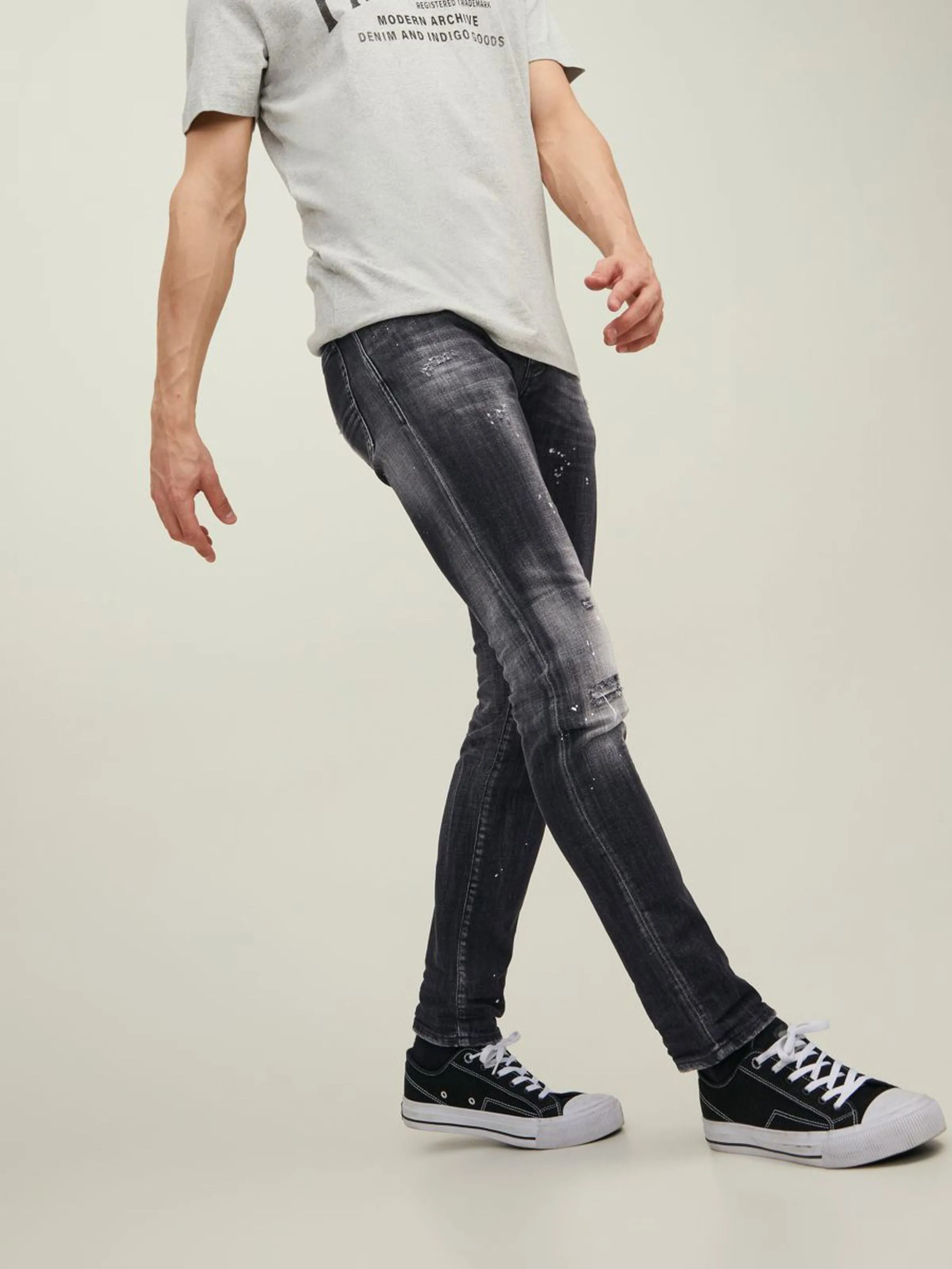 Slim Fit Glen Distressed Denim (Black)