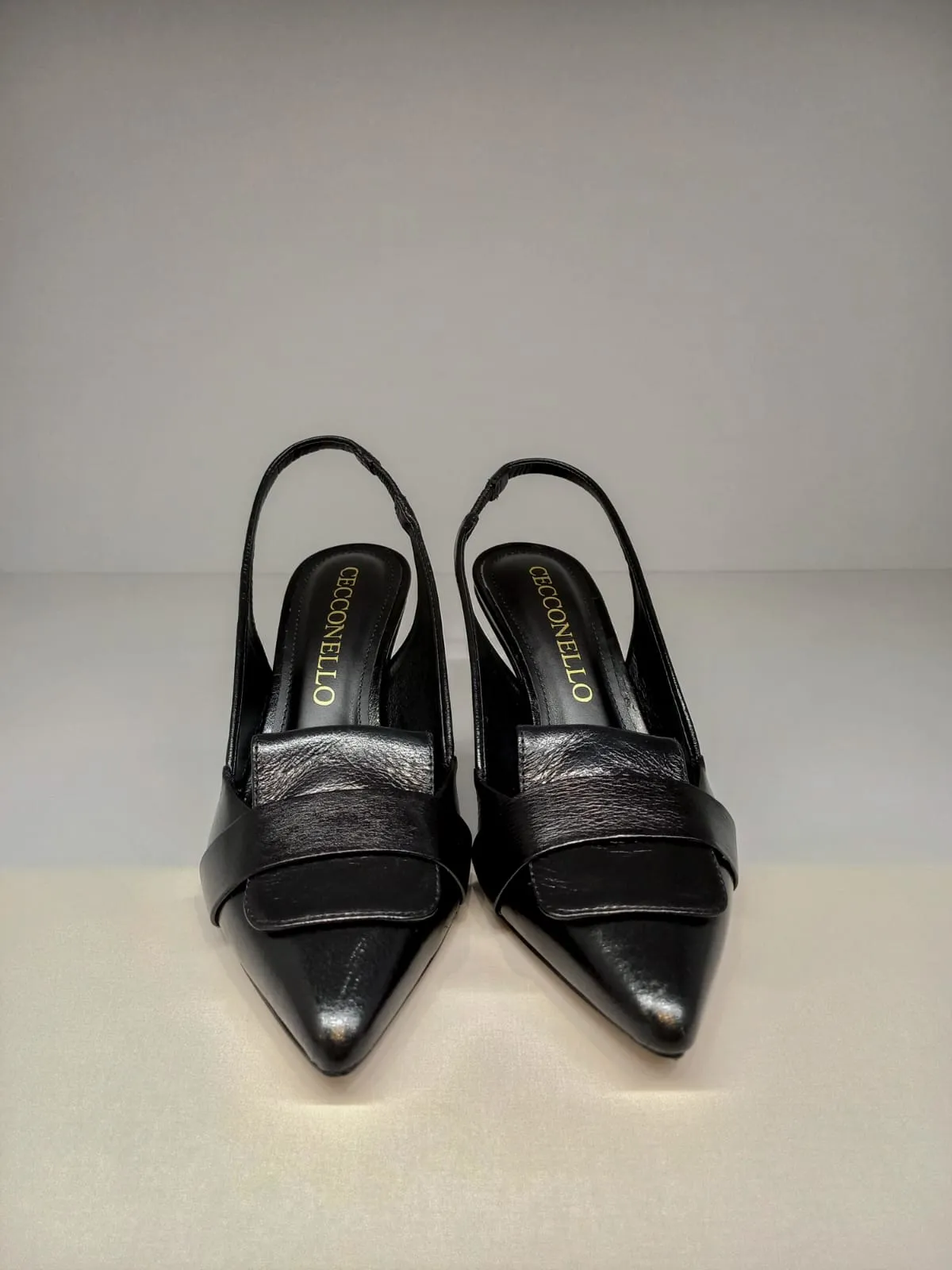 SLINGBACK CECCONELLO PRETO SALTO TRIANGULO