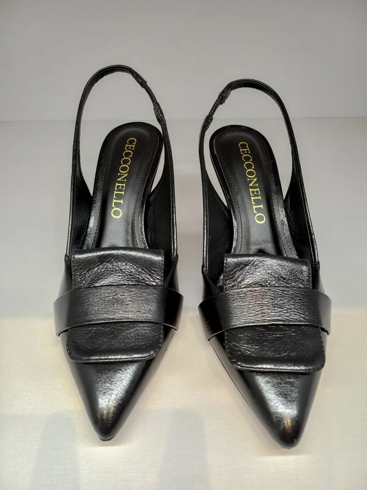 SLINGBACK CECCONELLO PRETO SALTO TRIANGULO