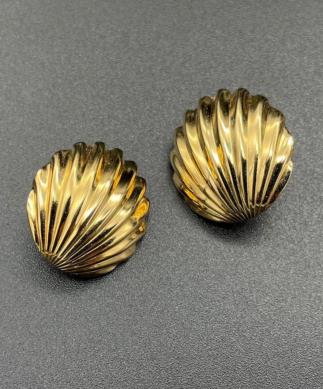 【USA輸入】 ヴィンテージ TRIFARI シェル イヤリング/Vintage TRIFARI Shell Clip On Earrings