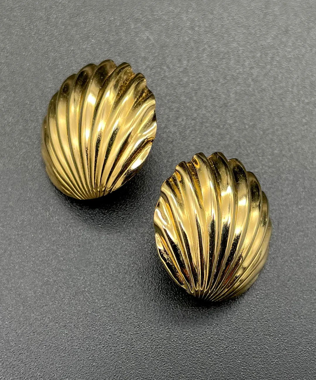 【USA輸入】 ヴィンテージ TRIFARI シェル イヤリング/Vintage TRIFARI Shell Clip On Earrings