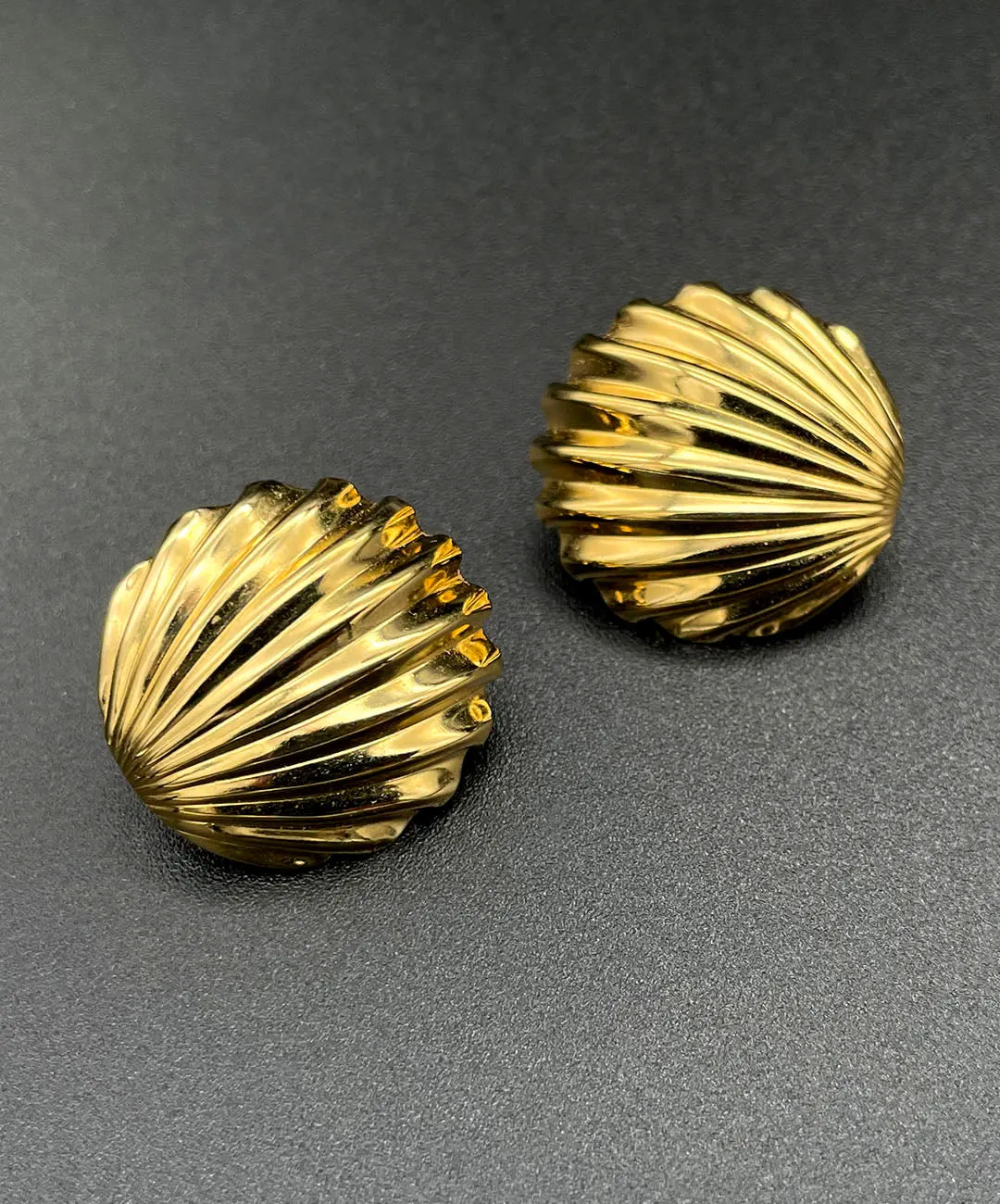 【USA輸入】 ヴィンテージ TRIFARI シェル イヤリング/Vintage TRIFARI Shell Clip On Earrings