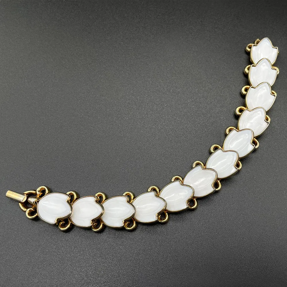 【USA輸入】ヴィンテージ TRIFARI ホワイト ガラス ブレスレット/Vintage TRIFARI White Molded Glass Bracelet