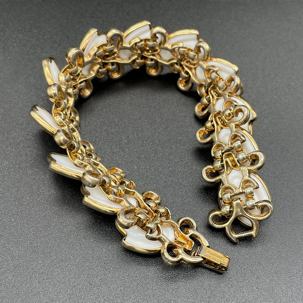 【USA輸入】ヴィンテージ TRIFARI ホワイト ガラス ブレスレット/Vintage TRIFARI White Molded Glass Bracelet