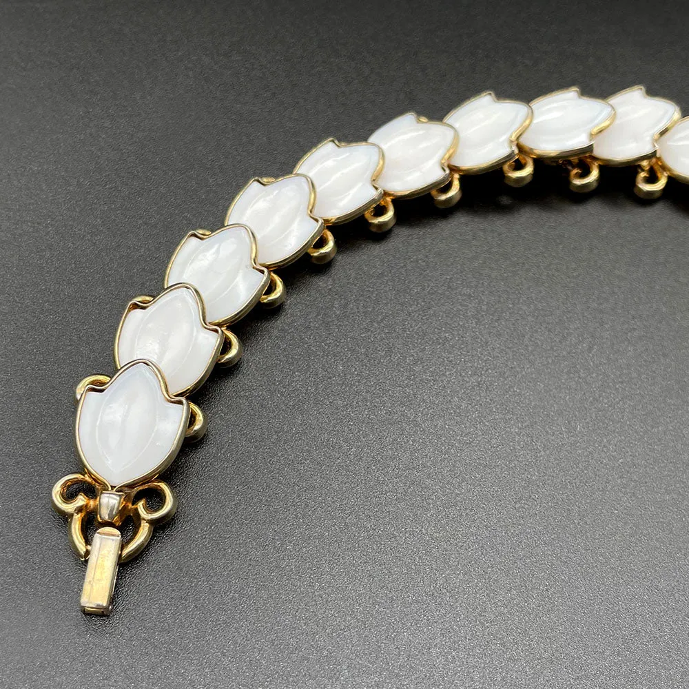 【USA輸入】ヴィンテージ TRIFARI ホワイト ガラス ブレスレット/Vintage TRIFARI White Molded Glass Bracelet