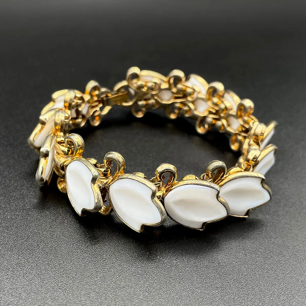 【USA輸入】ヴィンテージ TRIFARI ホワイト ガラス ブレスレット/Vintage TRIFARI White Molded Glass Bracelet