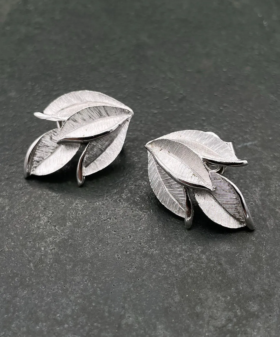 【USA輸入】ヴィンテージ TRIFARI リーフ イヤリング/Vintage TRIFARI Leaf Clip On Earrings