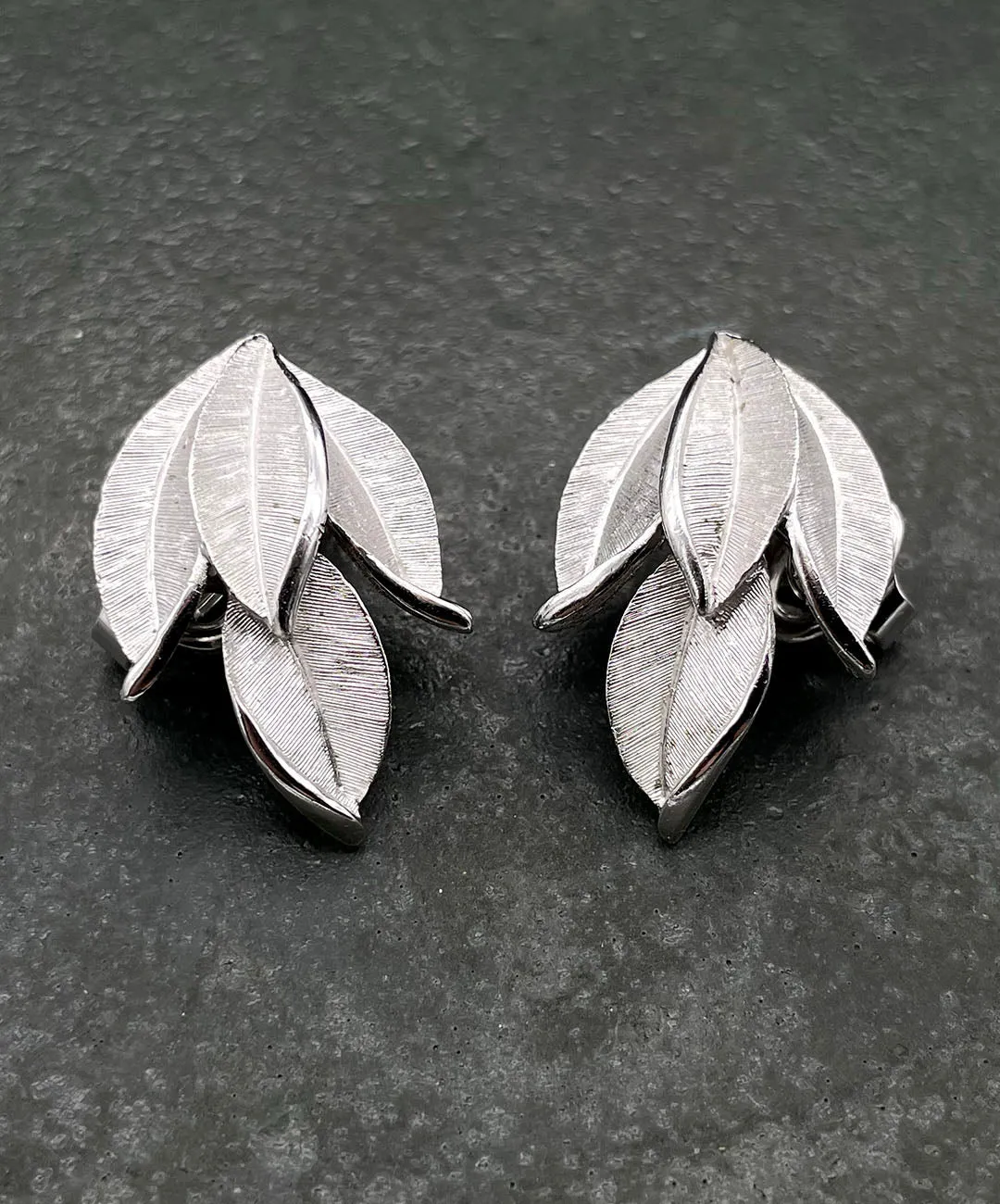 【USA輸入】ヴィンテージ TRIFARI リーフ イヤリング/Vintage TRIFARI Leaf Clip On Earrings