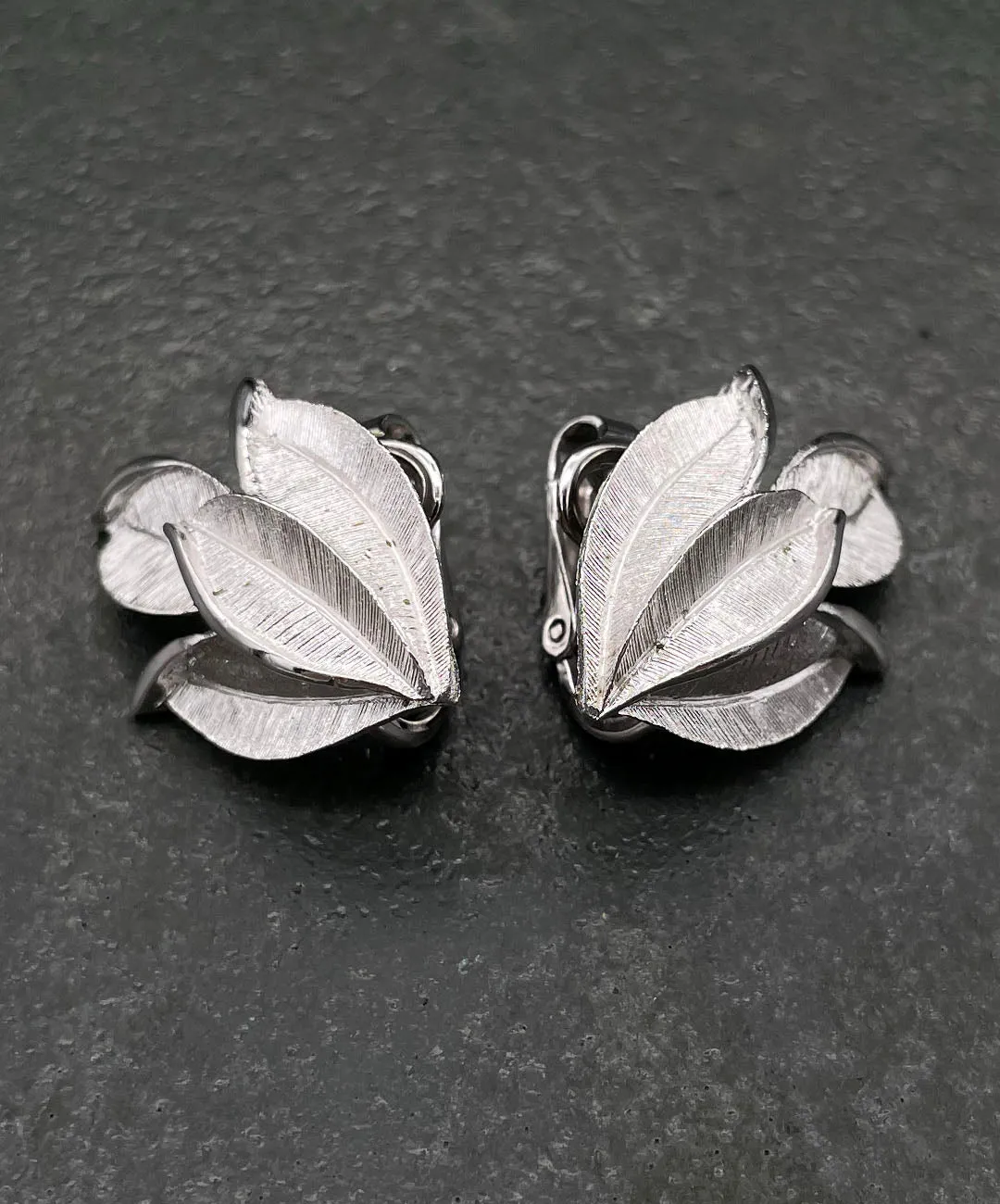 【USA輸入】ヴィンテージ TRIFARI リーフ イヤリング/Vintage TRIFARI Leaf Clip On Earrings