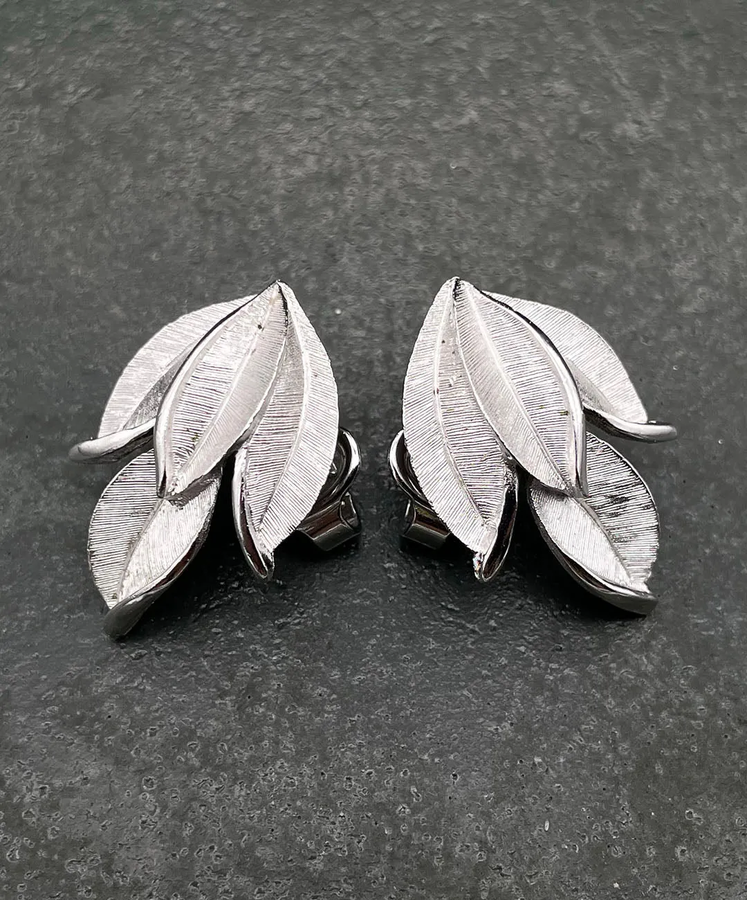 【USA輸入】ヴィンテージ TRIFARI リーフ イヤリング/Vintage TRIFARI Leaf Clip On Earrings