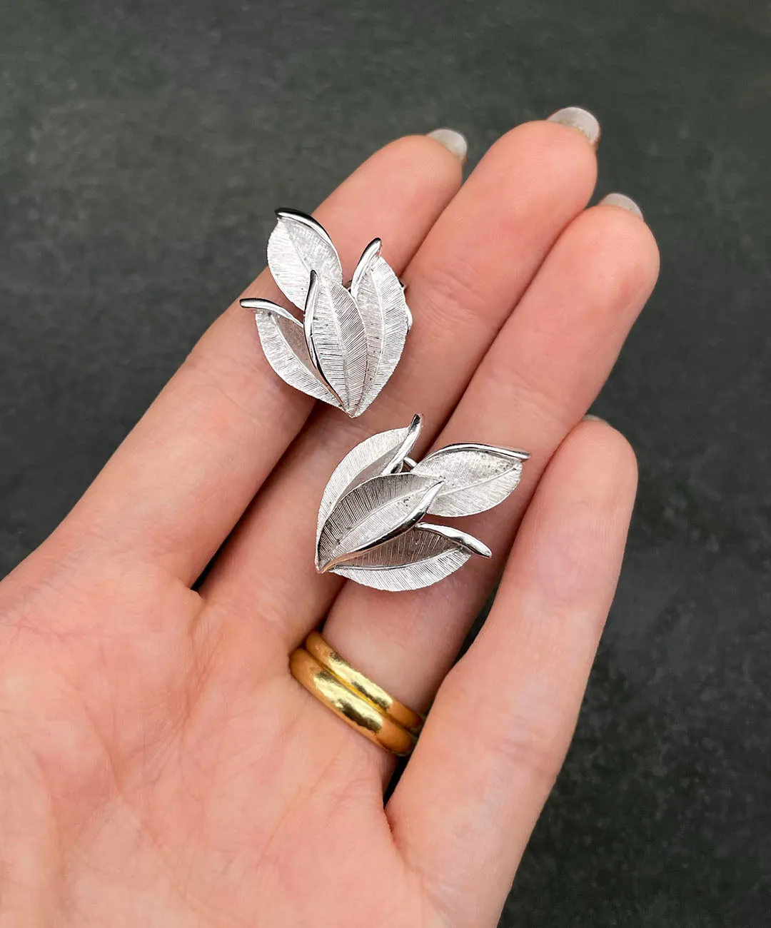 【USA輸入】ヴィンテージ TRIFARI リーフ イヤリング/Vintage TRIFARI Leaf Clip On Earrings